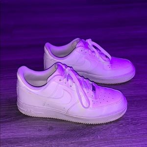 women’s Air Force 1’s size 8.5